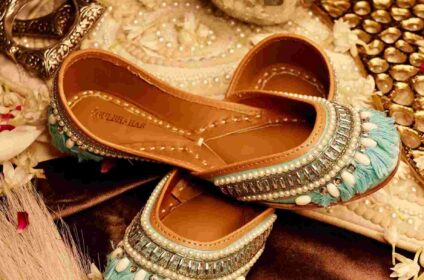 Mirror Work Jutti: Sparkle with Every Step