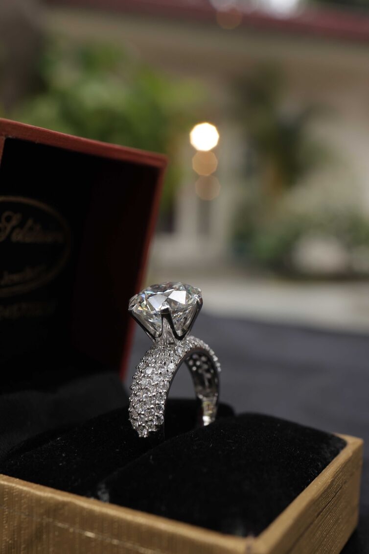 Diamonds store in chanayakpuri