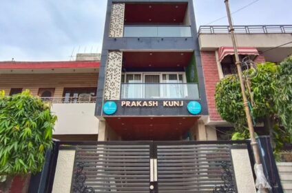 Reborn Skin & Hair Clinic building in Bapu Nagar, Jaipur