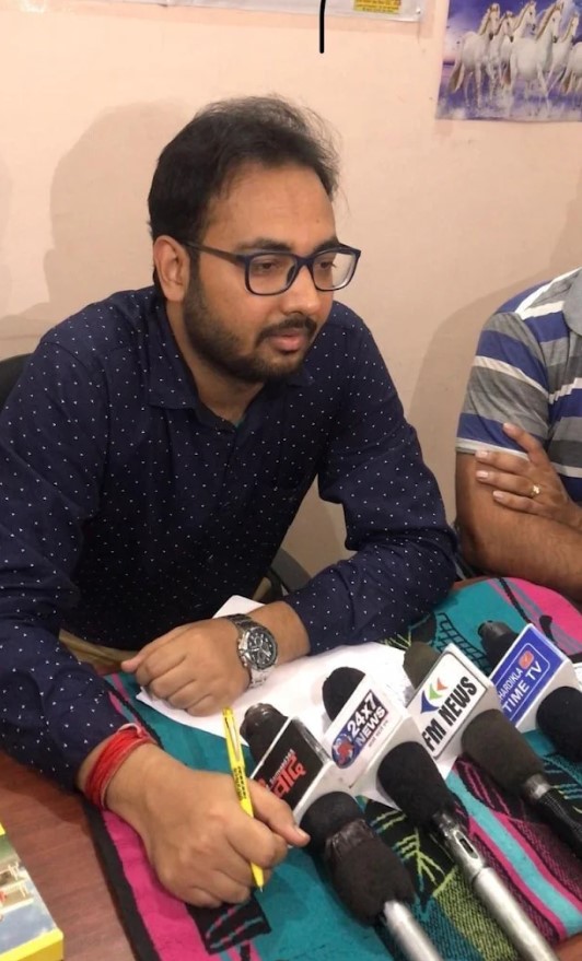 Astrologer Akarsh Raj