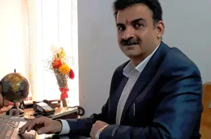 Dr Sudhir Bhola
