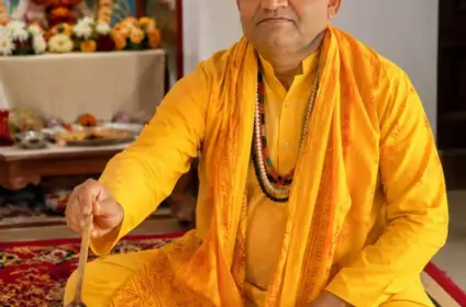 Astrologer Mahesh Shastri